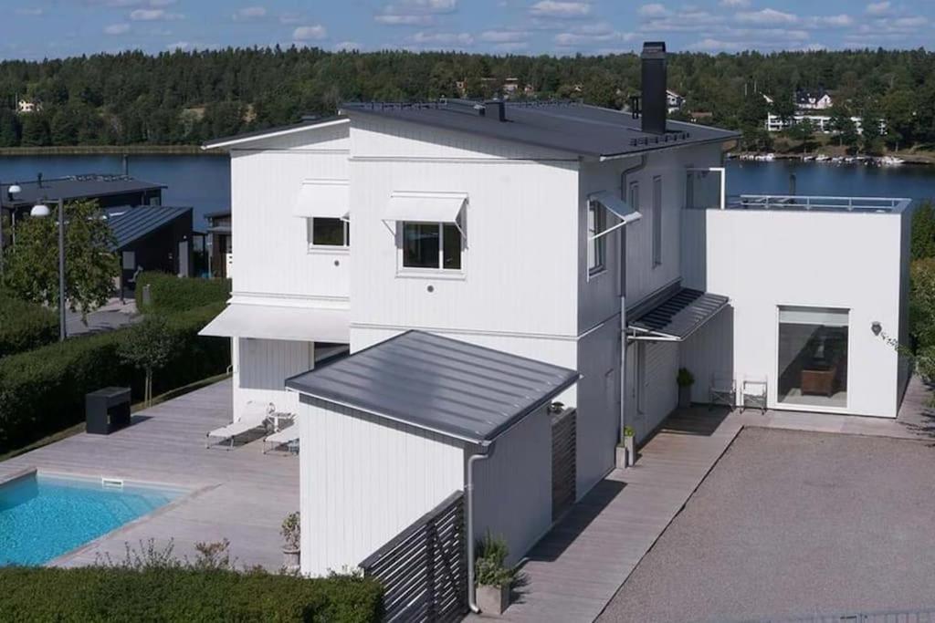 Water Facing Villa With Pool & Sauna Lidingö Eksteriør bilde