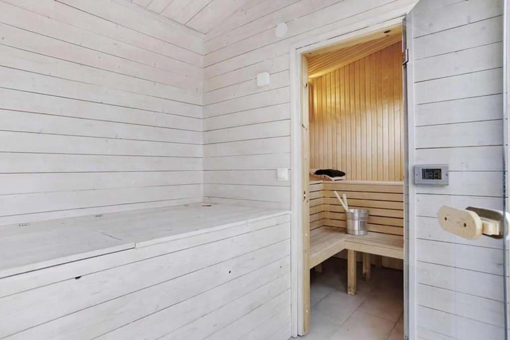 Water Facing Villa With Pool & Sauna Lidingö Eksteriør bilde